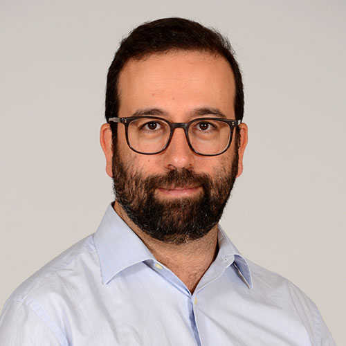 headshot of Ricardo Reis