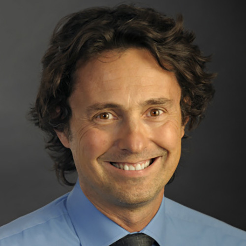 Headshot of Gustavo Ventura.