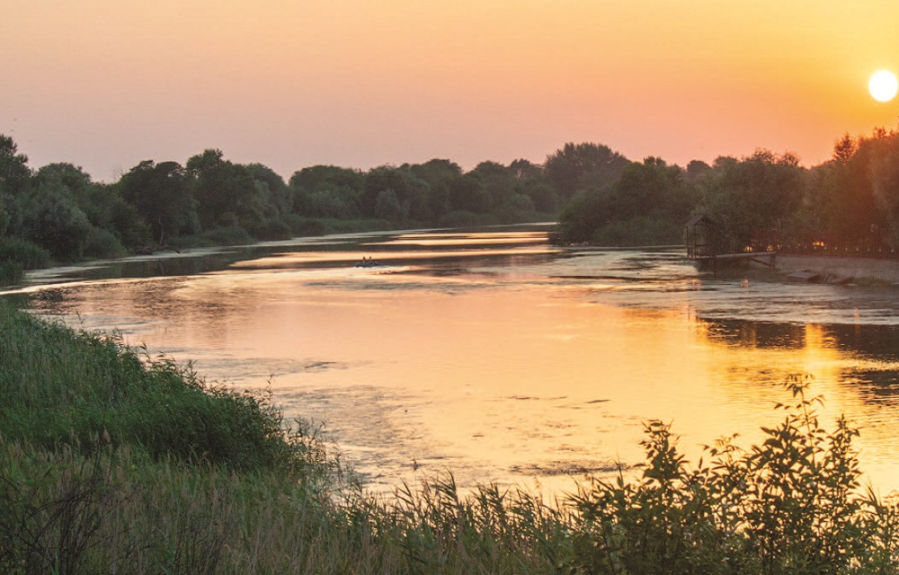 Picture of river at sunset