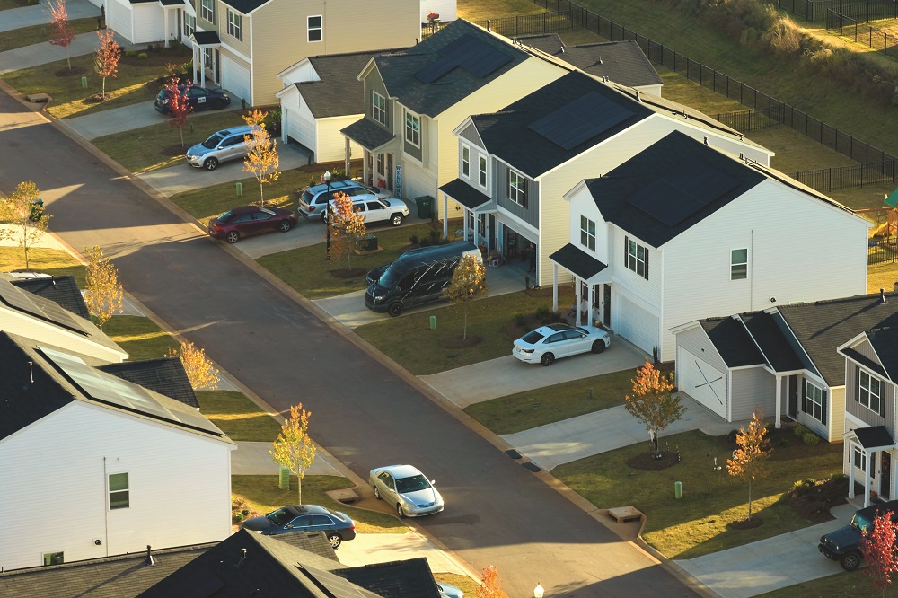 Image of houses in a neighborhood.