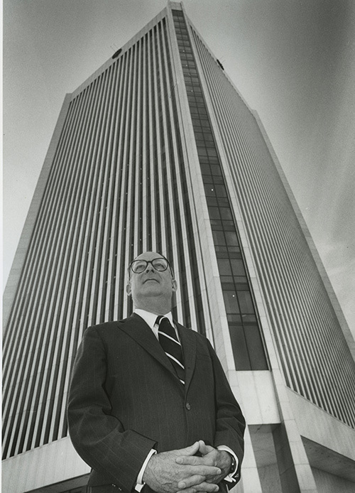 Al Broaddus standing in front of the Federal Reserve Bank of Richmond.