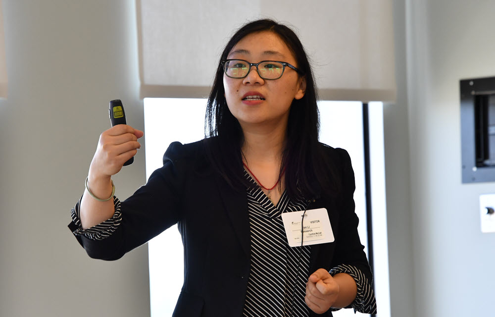 Jane Li presenting the paper “Borrowing from a Fintech Platform.”