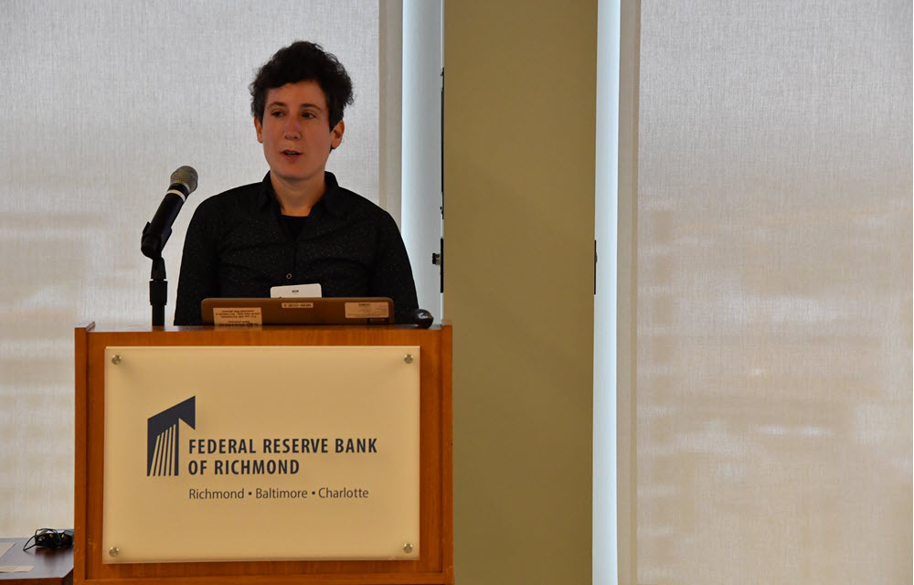 Laura Gáti presenting the paper “Monetary Policy & Anchored Expectations: an Endogenous Gain Learning Model.” 