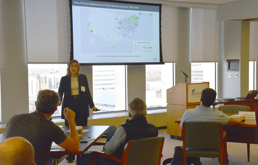 Milena Almagro presenting 