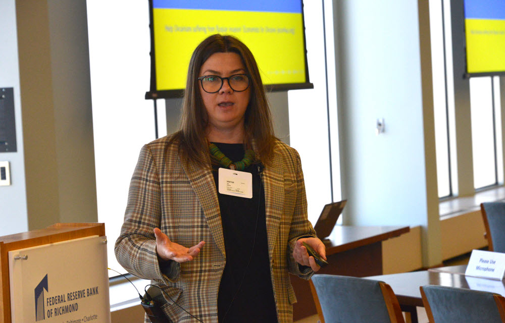 Tania Babina presenting the paper 